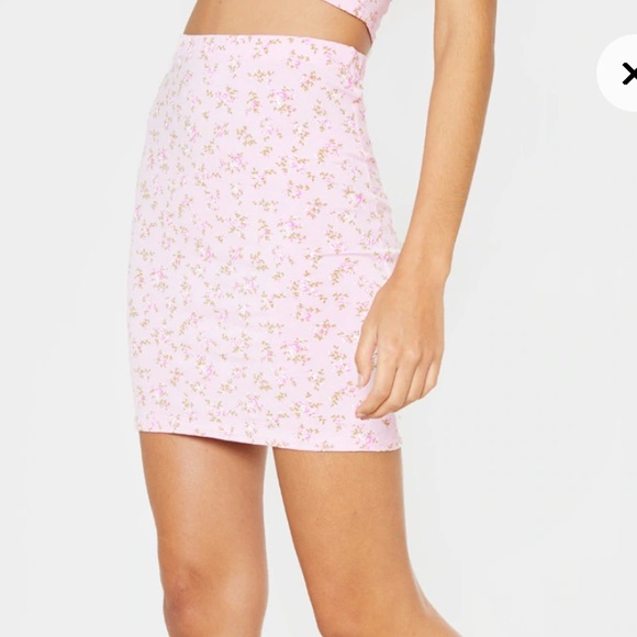 PrettyLittleThing Floral Skirt - Picture 2 of 5